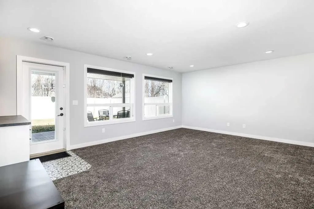 23 Cole Way Sylvan Lake AB T4S 0L6