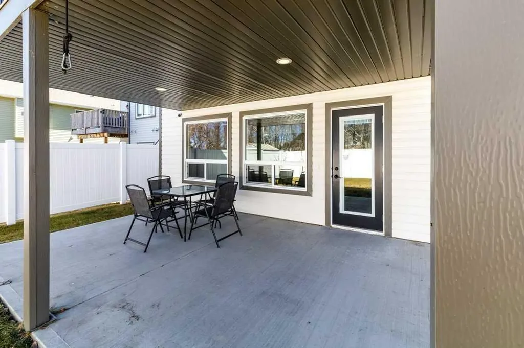 23 Cole Way Sylvan Lake AB T4S 0L6
