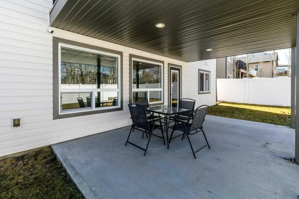 23 Cole Way Sylvan Lake AB T4S 0L6