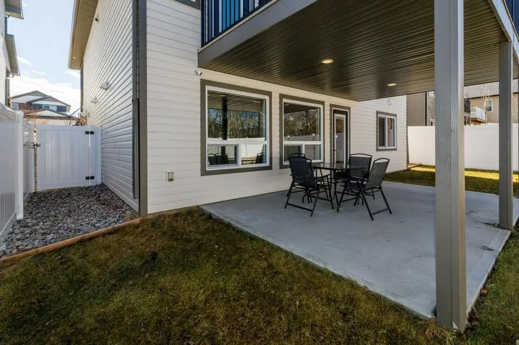 23 Cole Way Sylvan Lake AB T4S 0L6