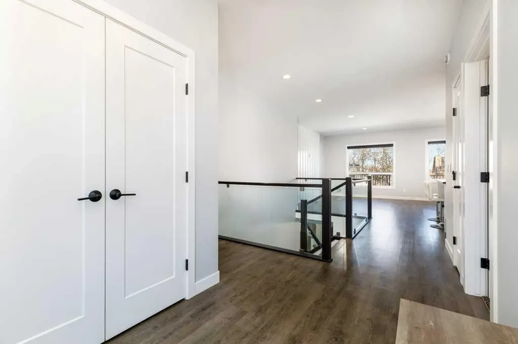 23 Cole Way Sylvan Lake AB T4S 0L6