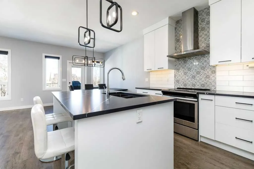 23 Cole Way Sylvan Lake AB T4S 0L6