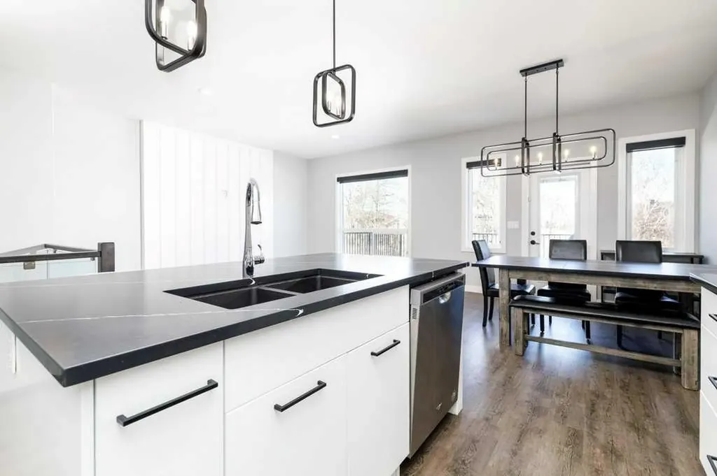 23 Cole Way Sylvan Lake AB T4S 0L6