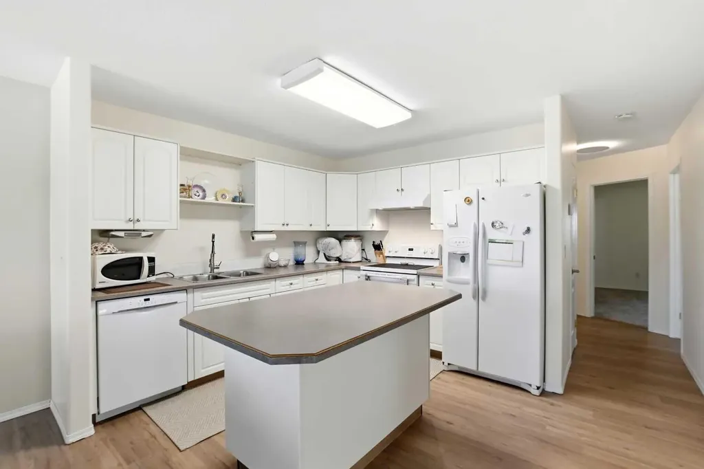 4823 45 Avenue Innisfail AB T4G 1P3