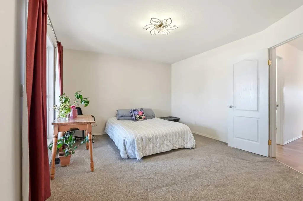 4823 45 Avenue Innisfail AB T4G 1P3