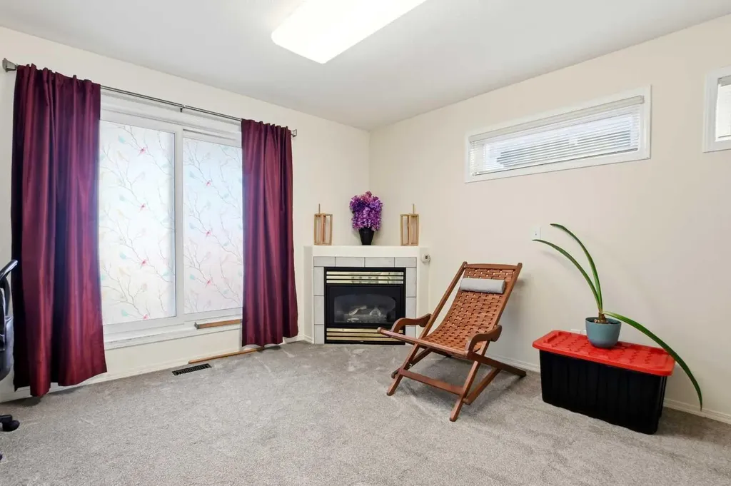 4823 45 Avenue Innisfail AB T4G 1P3