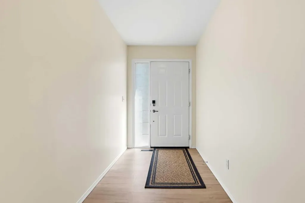 4823 45 Avenue Innisfail AB T4G 1P3
