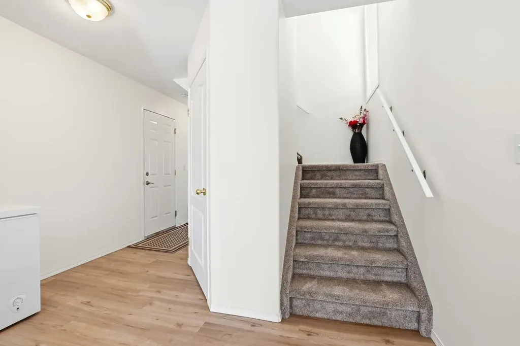 4823 45 Avenue Innisfail AB T4G 1P3