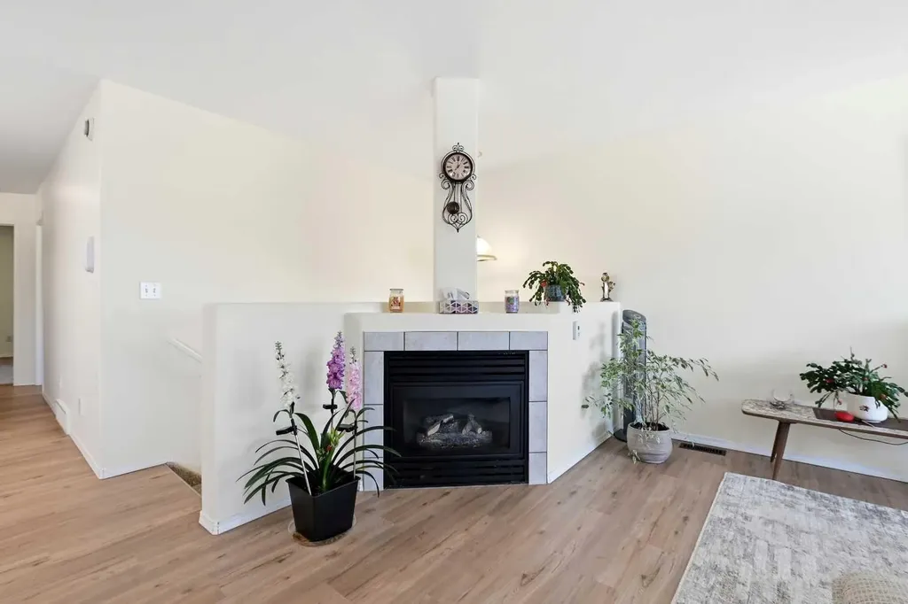 4823 45 Avenue Innisfail AB T4G 1P3