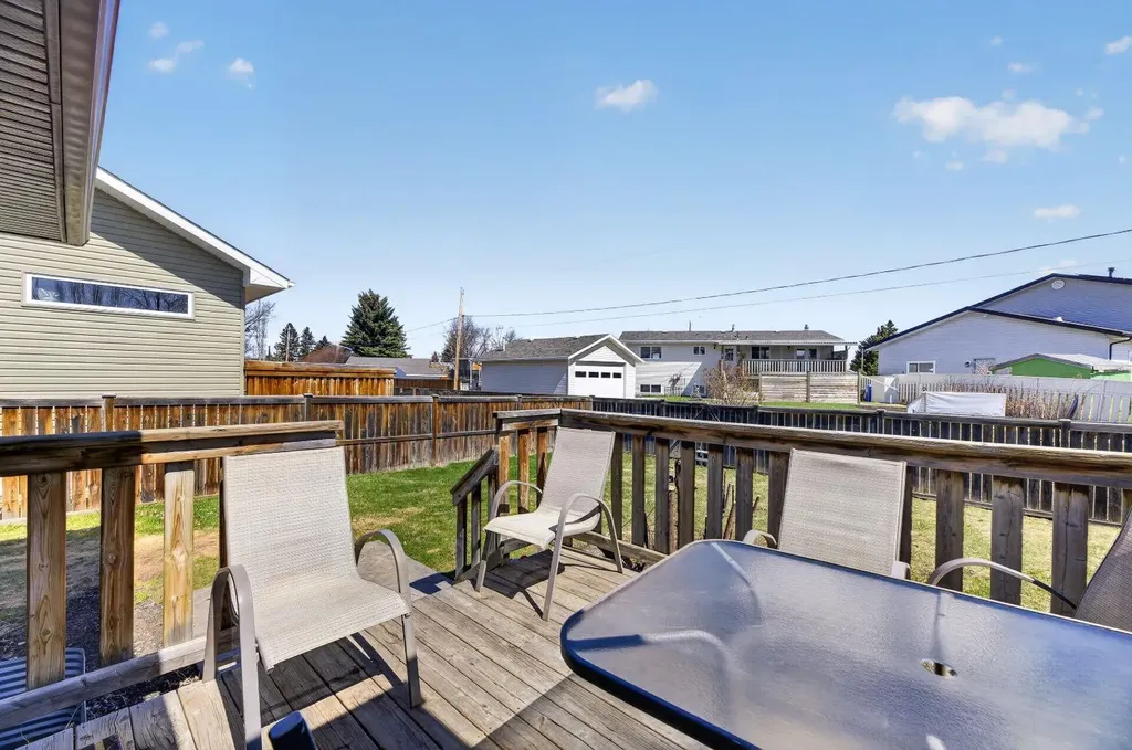 15 Meadowview Court Didsbury AB T0M0W0