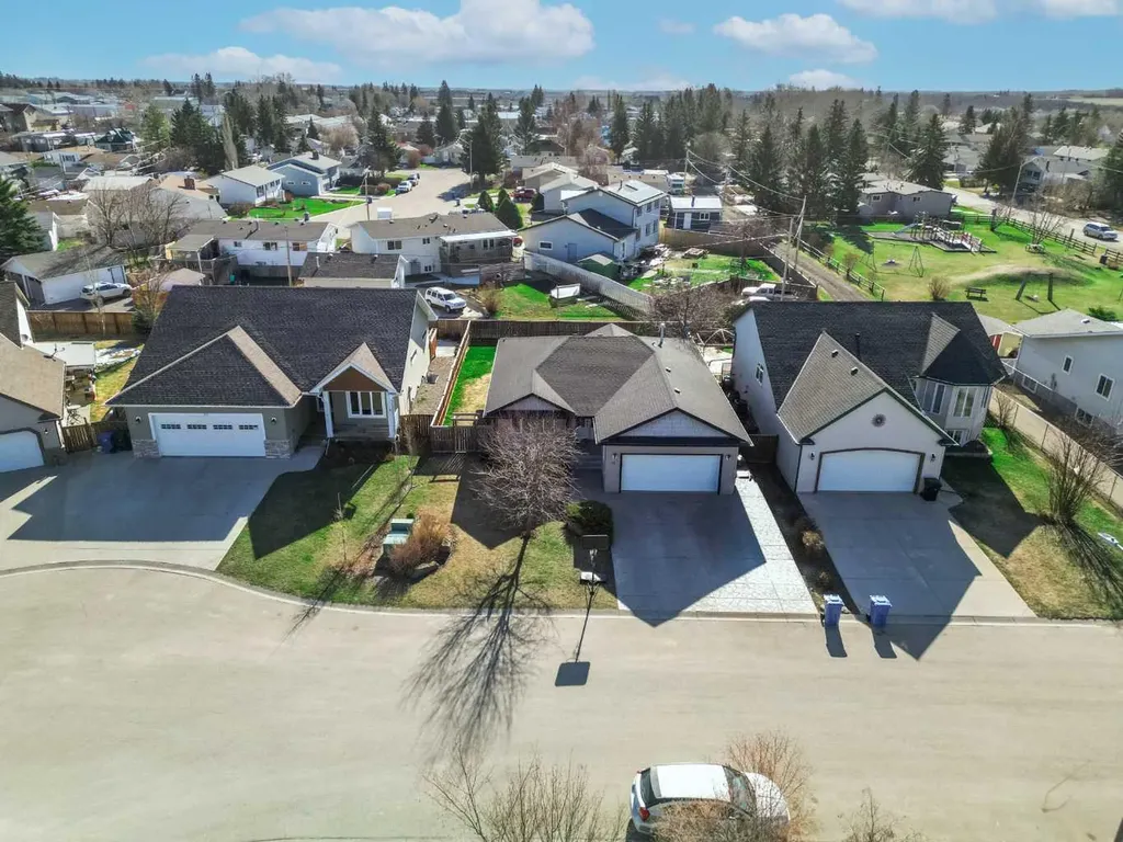 15 Meadowview Court Didsbury AB T0M0W0
