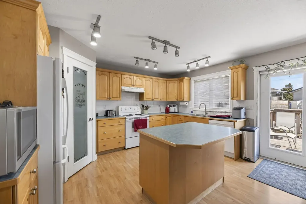 15 Meadowview Court Didsbury AB T0M0W0