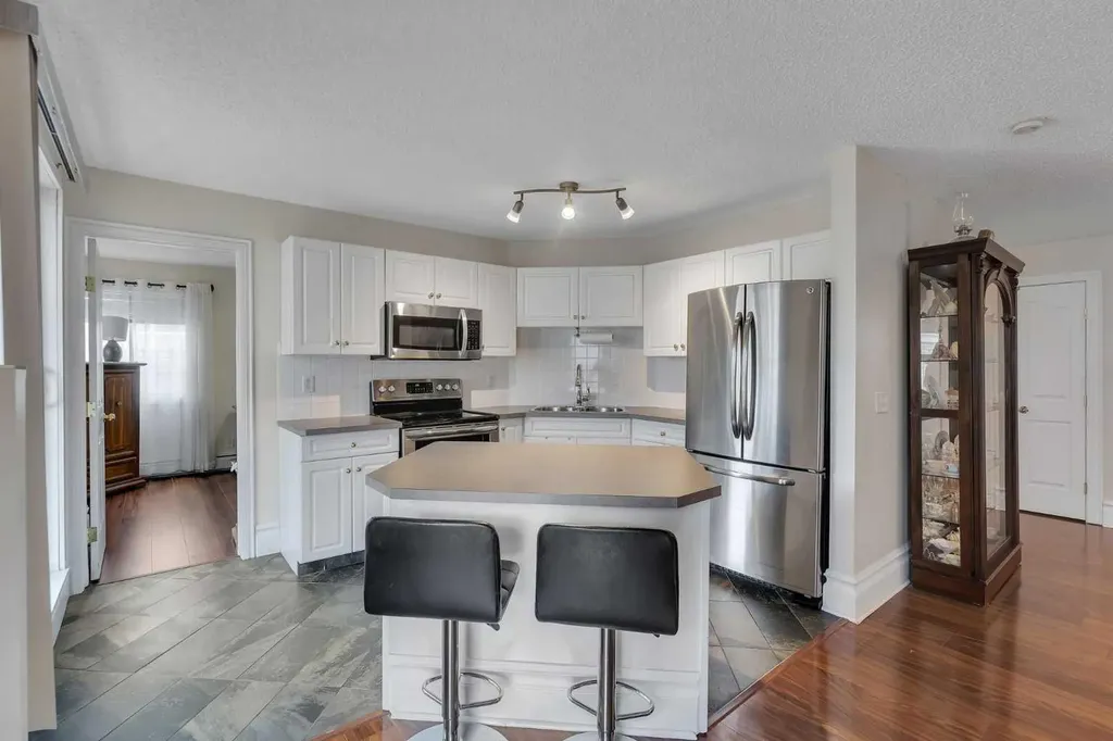 7106 Valleyview Park SE Calgary AB T2B3R6