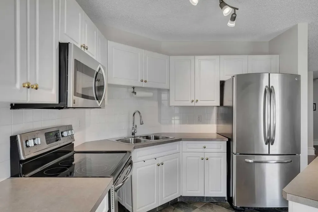 7106 Valleyview Park SE Calgary AB T2B3R6