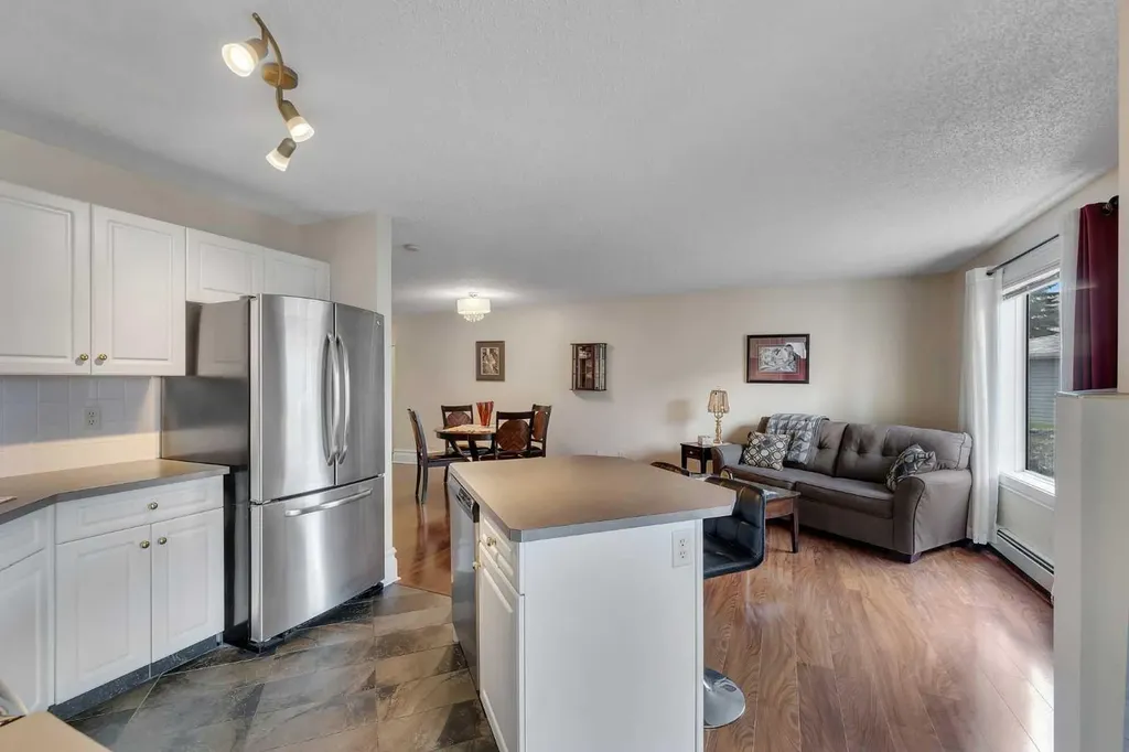 7106 Valleyview Park SE Calgary AB T2B3R6