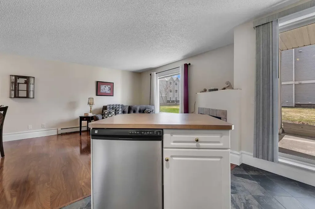 7106 Valleyview Park SE Calgary AB T2B3R6