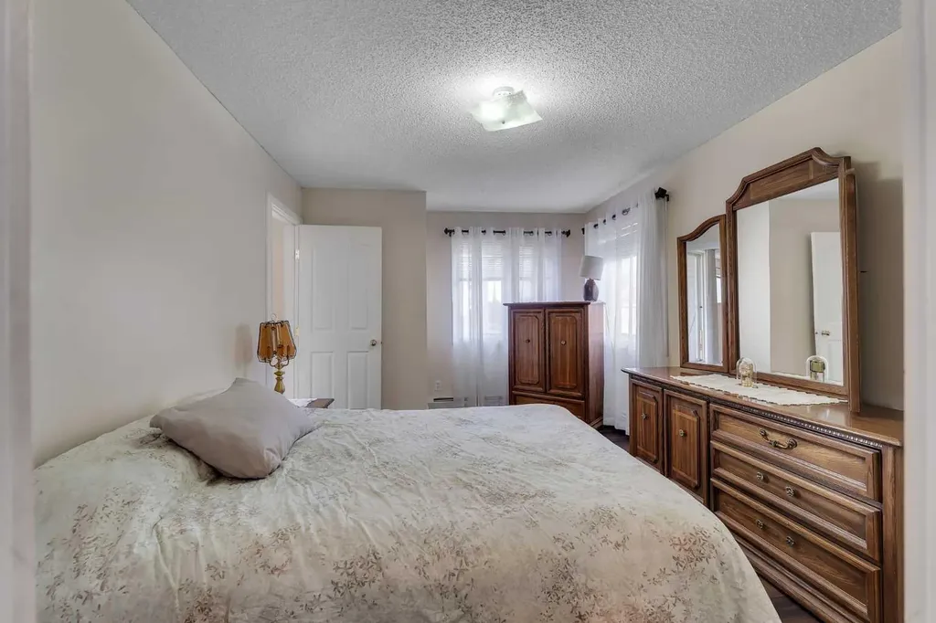 7106 Valleyview Park SE Calgary AB T2B3R6