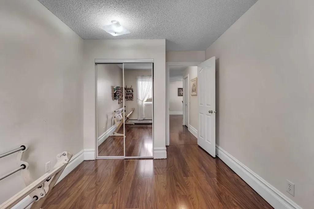 7106 Valleyview Park SE Calgary AB T2B3R6
