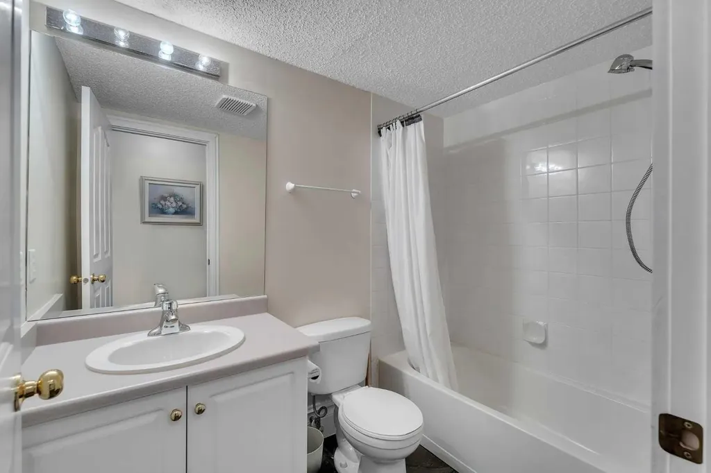 7106 Valleyview Park SE Calgary AB T2B3R6