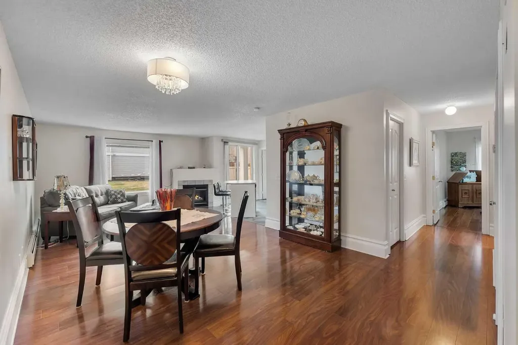 7106 Valleyview Park SE Calgary AB T2B3R6