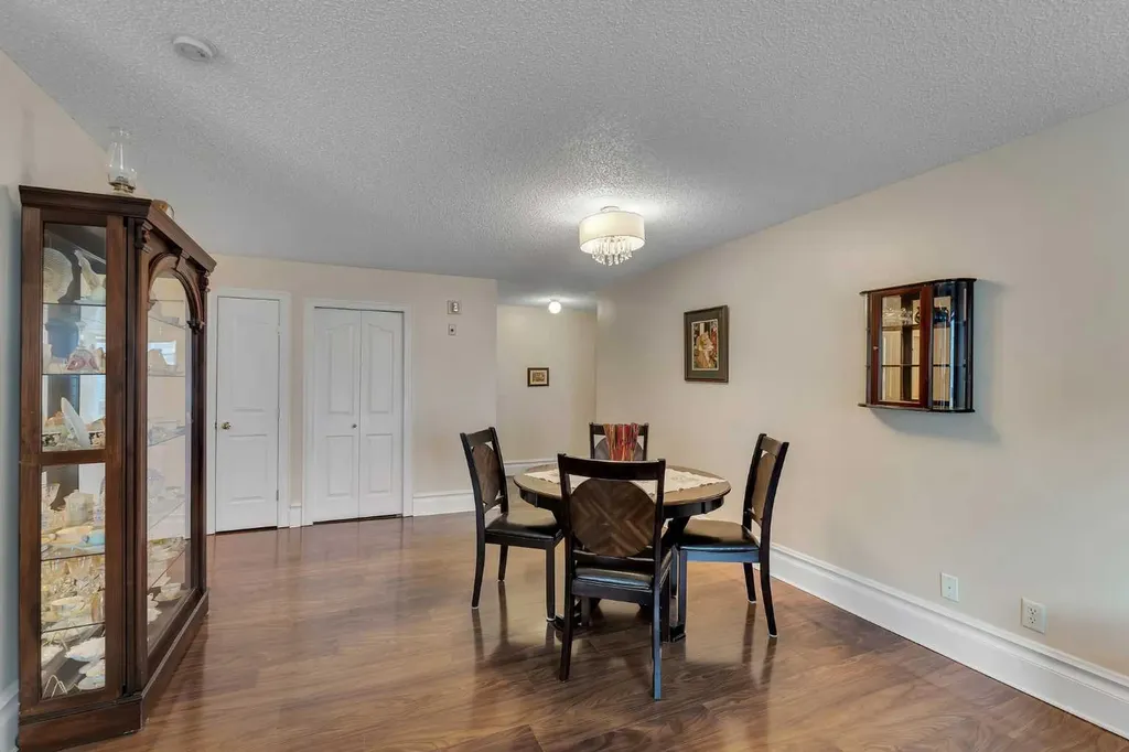 7106 Valleyview Park SE Calgary AB T2B3R6