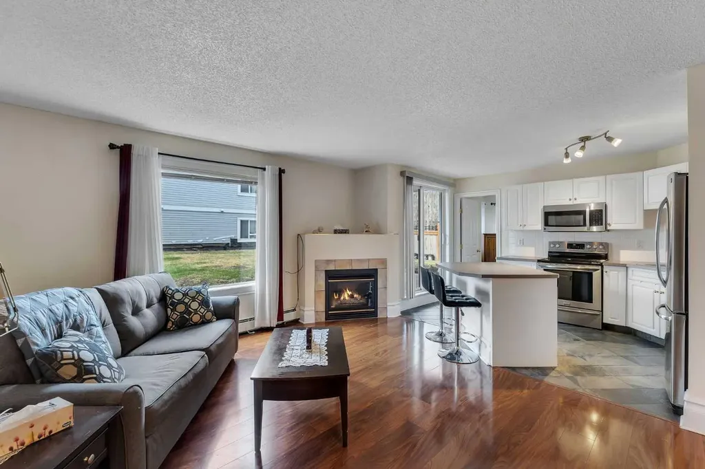 7106 Valleyview Park SE Calgary AB T2B3R6