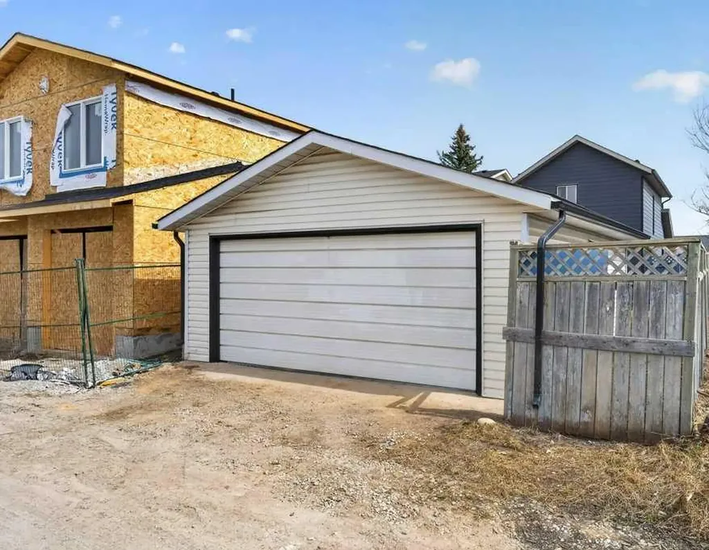 35 Martinview Crescent NE Calgary AB T3J 2S2
