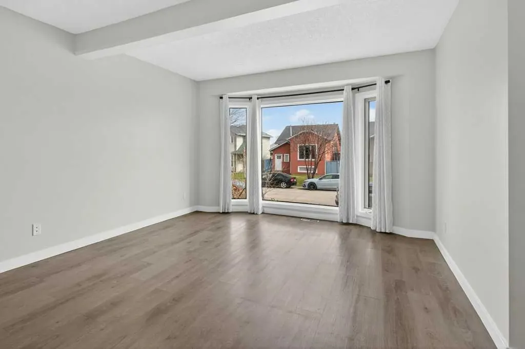 35 Martinview Crescent NE Calgary AB T3J 2S2