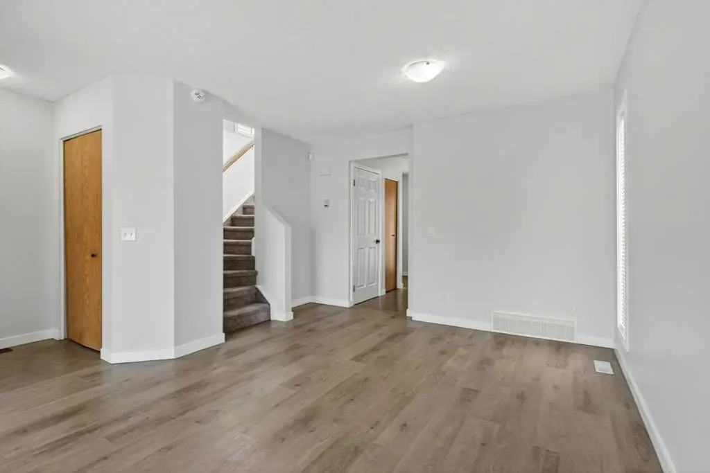 35 Martinview Crescent NE Calgary AB T3J 2S2