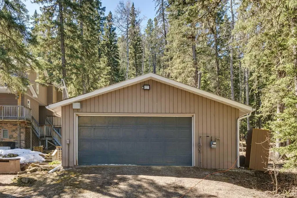 241 Mountain Lion Drive Bragg Creek AB T0L 0K0