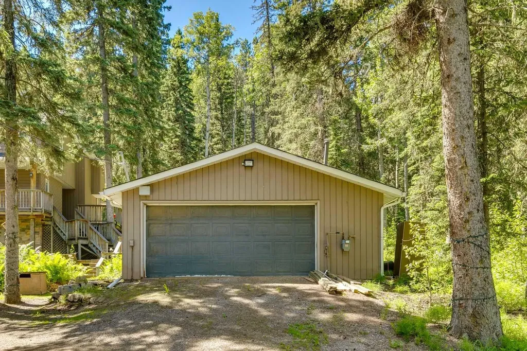 241 Mountain Lion Drive Bragg Creek AB T0L 0K0