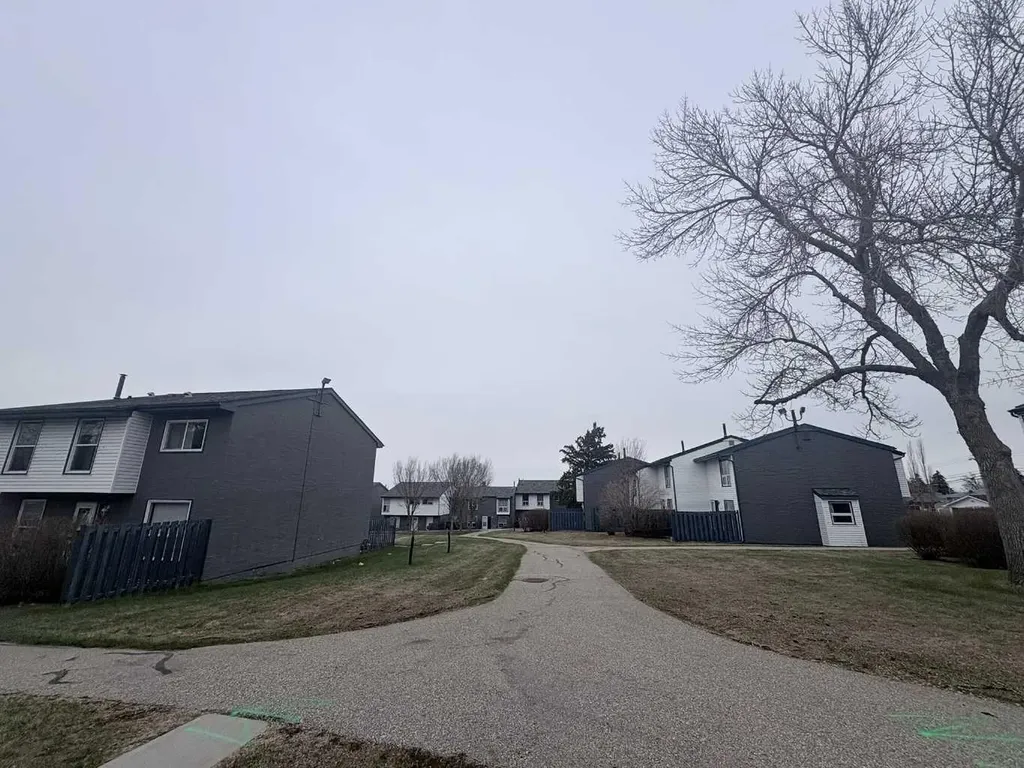 6440 4 Street NW Calgary AB T2K 1B8