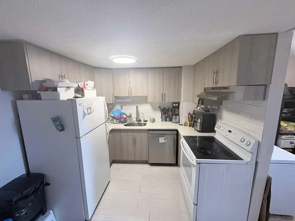 6440 4 Street NW Calgary AB T2K 1B8
