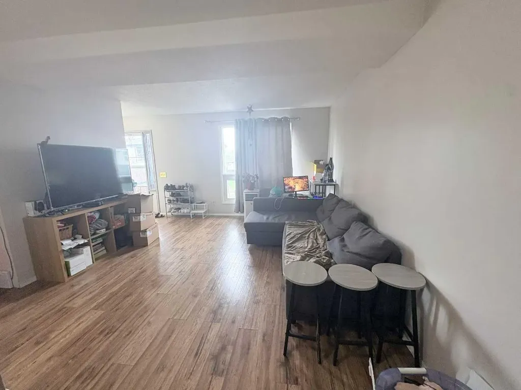 6440 4 Street NW Calgary AB T2K 1B8