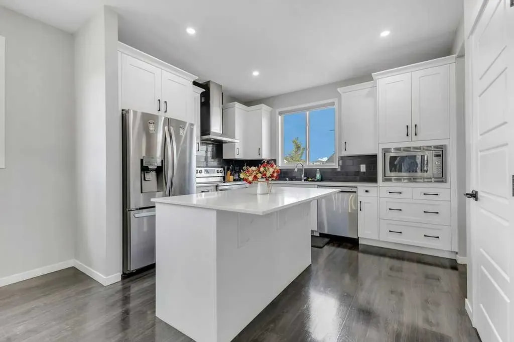 120 Belmont Villas SW Calgary AB T2X 4W5