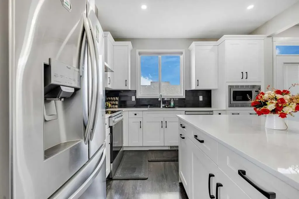 120 Belmont Villas SW Calgary AB T2X 4W5