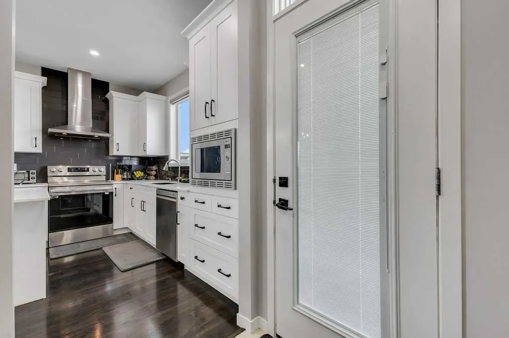 120 Belmont Villas SW Calgary AB T2X 4W5