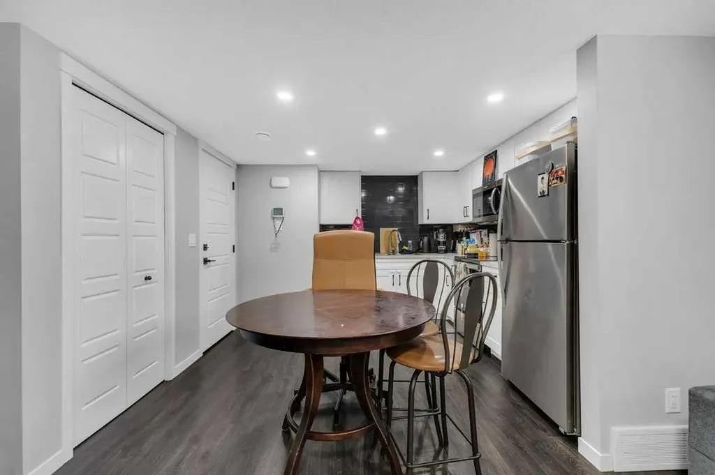 120 Belmont Villas SW Calgary AB T2X 4W5