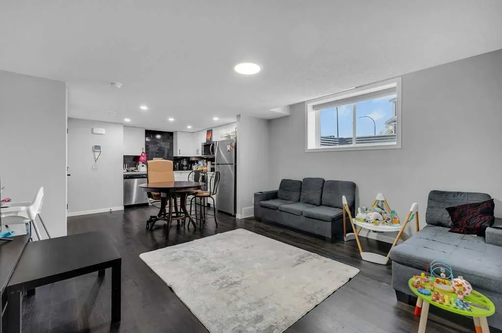 120 Belmont Villas SW Calgary AB T2X 4W5