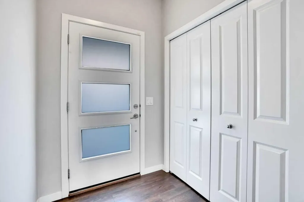 186 Carringvue Park NW Calgary AB T3P 1L1