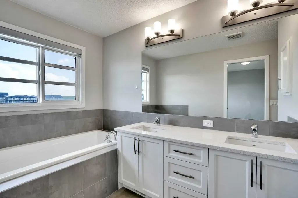 186 Carringvue Park NW Calgary AB T3P 1L1