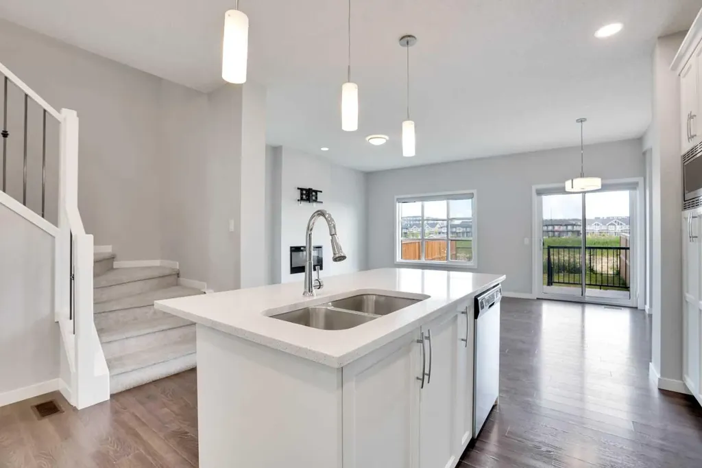 186 Carringvue Park NW Calgary AB T3P 1L1