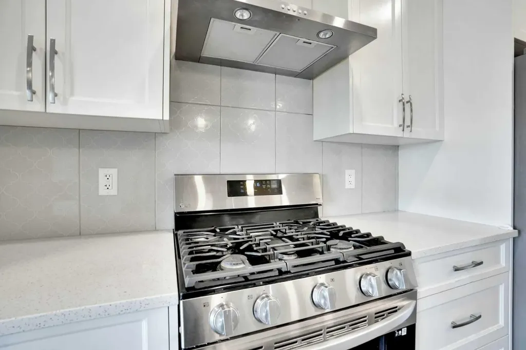 186 Carringvue Park NW Calgary AB T3P 1L1