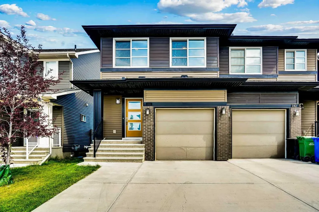 186 Carringvue Park NW Calgary AB T3P 1L1
