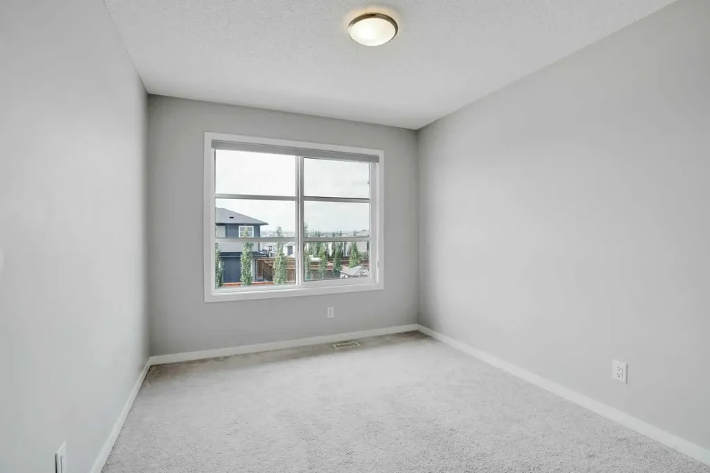 186 Carringvue Park NW Calgary AB T3P 1L1