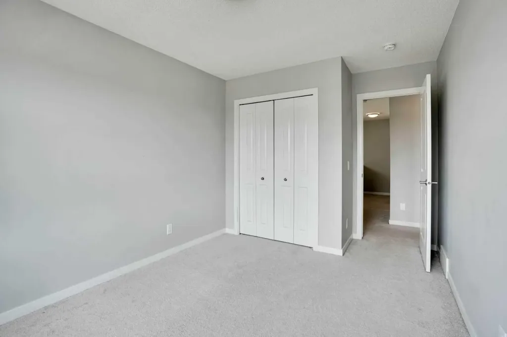 186 Carringvue Park NW Calgary AB T3P 1L1