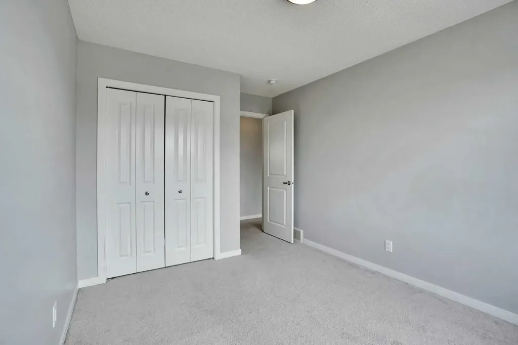 186 Carringvue Park NW Calgary AB T3P 1L1