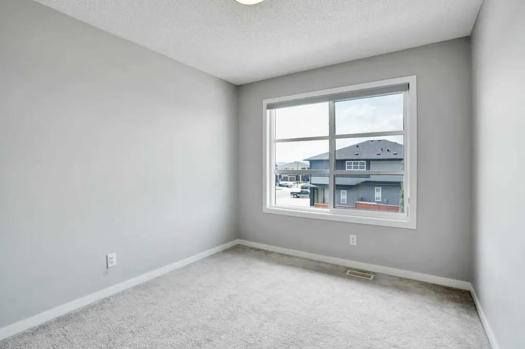 186 Carringvue Park NW Calgary AB T3P 1L1