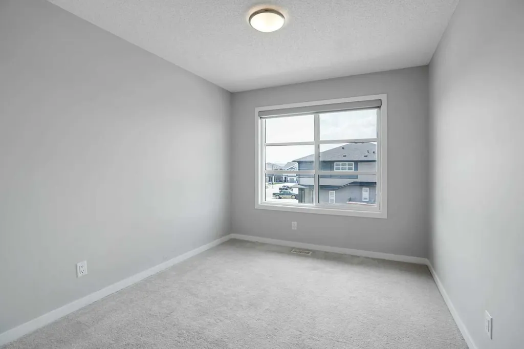 186 Carringvue Park NW Calgary AB T3P 1L1