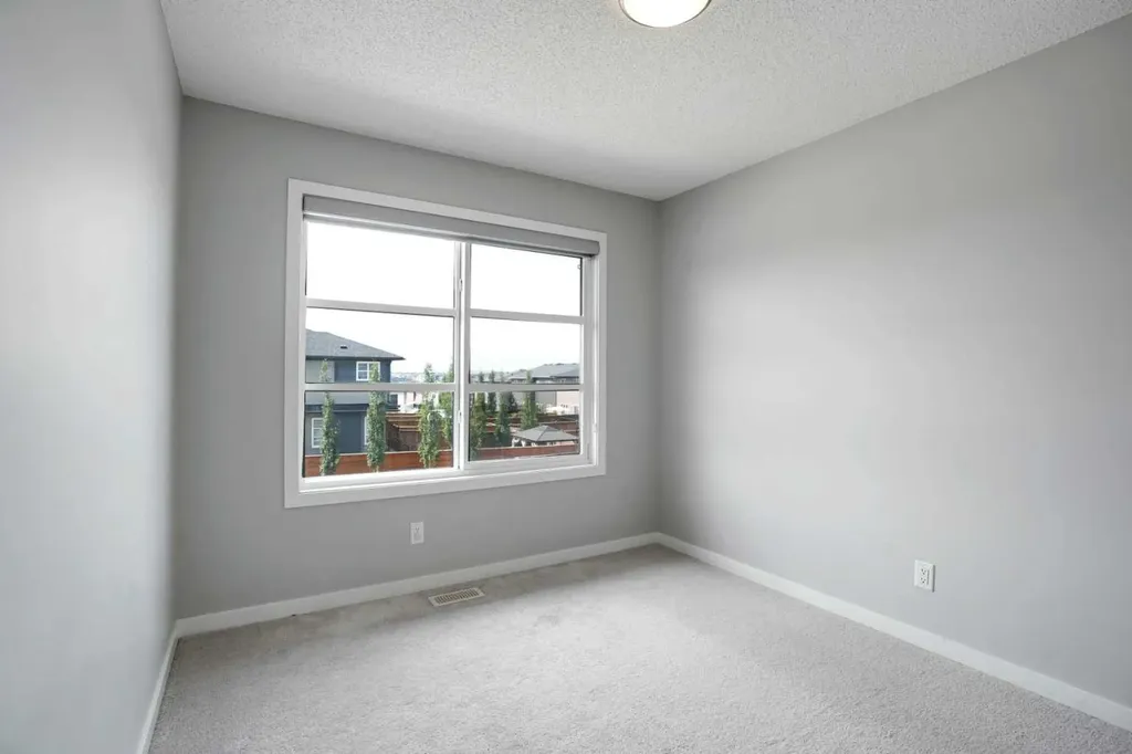 186 Carringvue Park NW Calgary AB T3P 1L1